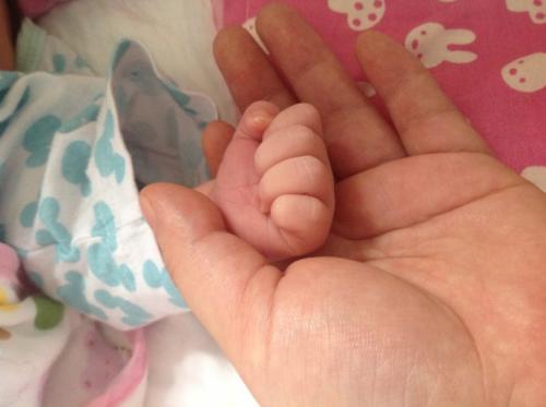 孕妈妈羊水破了肚子疼得要命,孕妈羊水破了怎么办