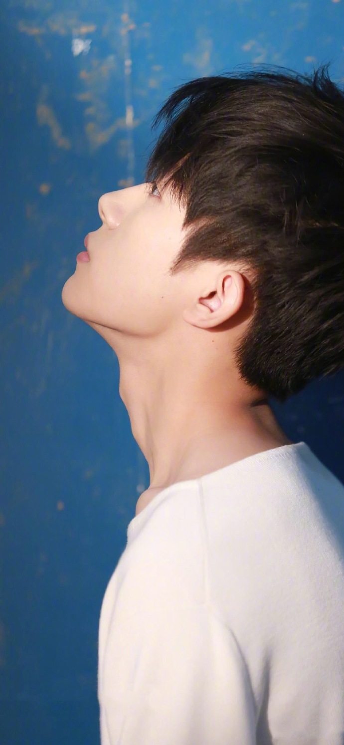 说好的喉结控：白敬亭温柔鹿晗深沉，让*欲人**罢不能的却是他