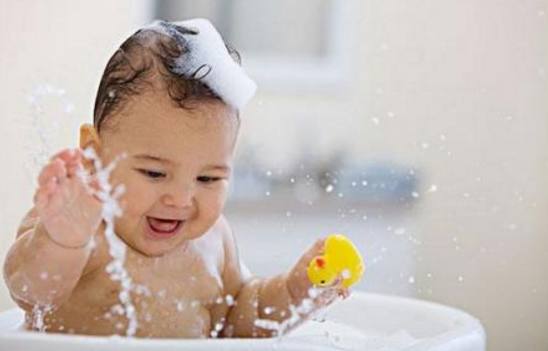 刚出生的宝宝，这6个部位千万不能洗太干净，家里有小孩的关注了
