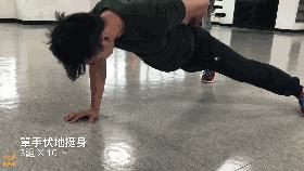 想练出笔挺的身材,背部肌肉训练拉扎尔