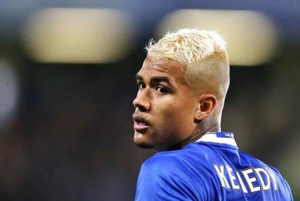 切尔西球员辱华事件，中国挺直腰板，球迷0容忍