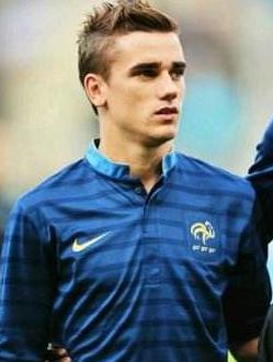 齐达内执教巴黎圣日耳曼还是曼城,法国足球三个火枪手齐达内亨利