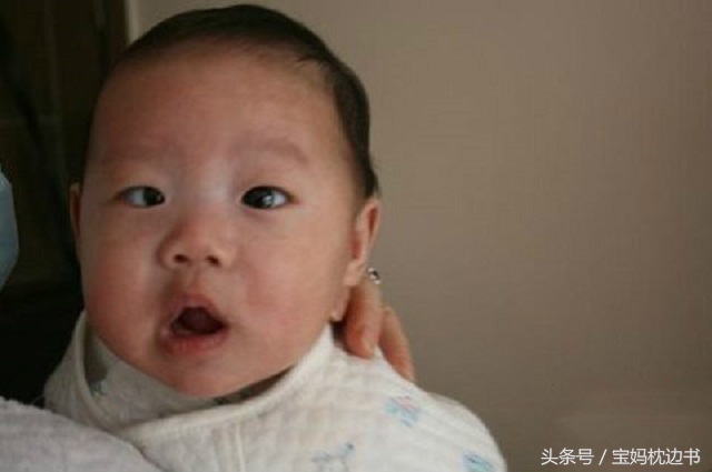 小婴儿对眼是天生的还是后天的,感觉宝宝眼睛有点对眼