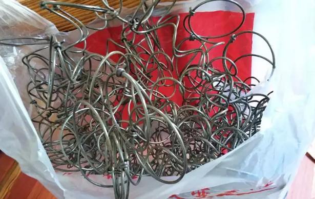 一个人怎么搬1.8米床垫,席梦思床垫怎样搬下楼