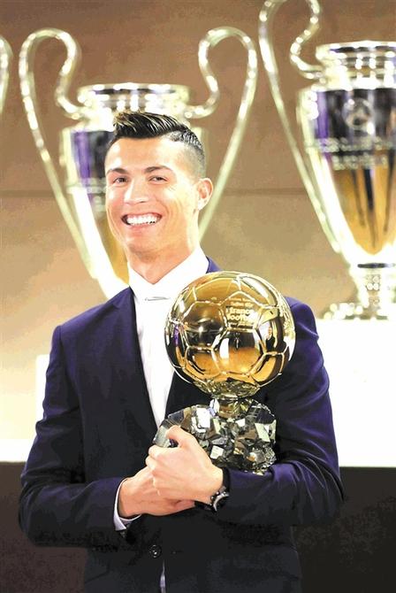 梅西和c罗十年独霸金球奖的神话,11-12赛季梅西和c罗数据对比