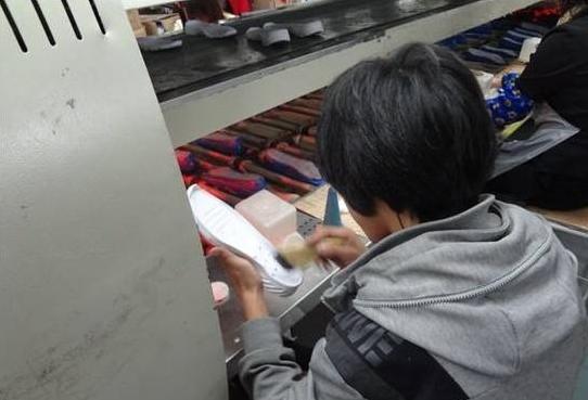 溢胶会影响球鞋质量吗,361的球鞋溢胶正常吗