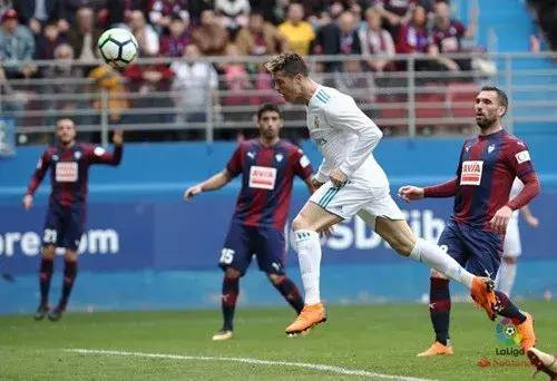 昨夜今晨两球获胜成为流行，C罗神童扎球王纷纷入戏！