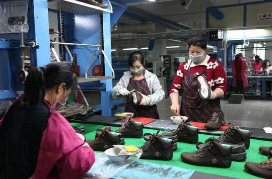 溢胶会影响球鞋质量吗,361的球鞋溢胶正常吗