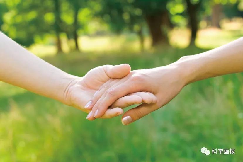 为什么女生不介意你摸她手,为什么不喜欢别人摸手
