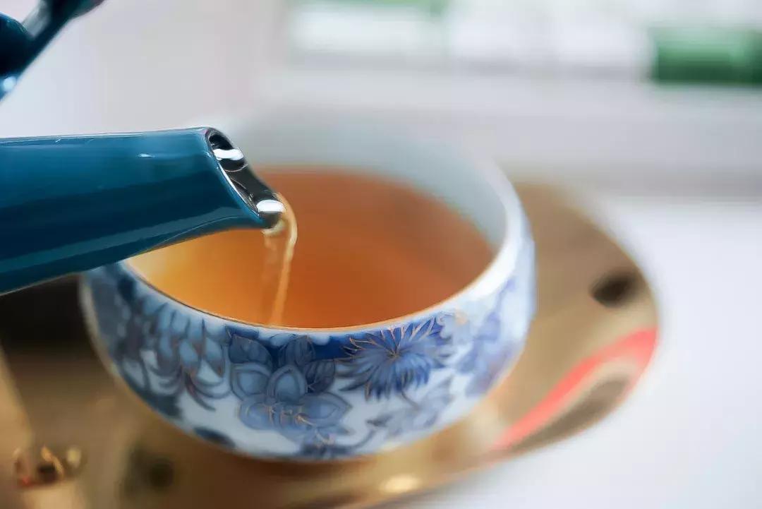 喝水一定要选择一个好杯子,选杯子颜色重要还是图案重要