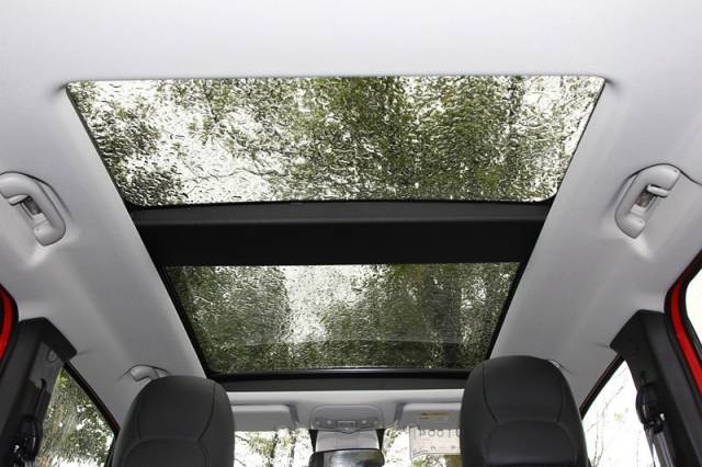 jeep新款自由侠发布,新款jeep自由侠新官图