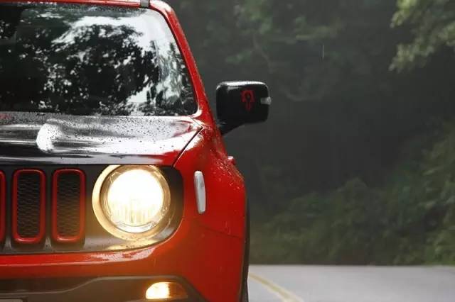 jeep新款自由侠发布,新款jeep自由侠新官图