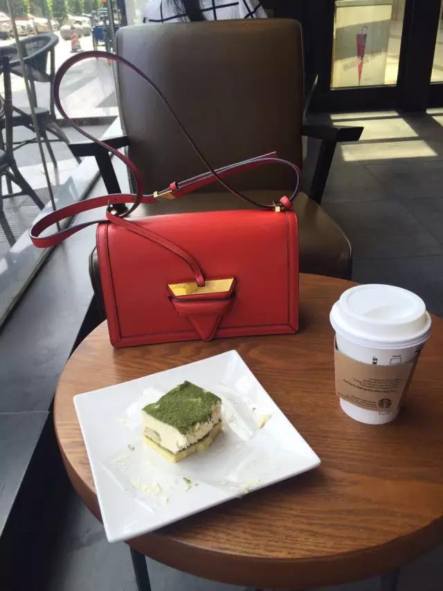 大牌包包有哪些实用耐背的,撞包的原因