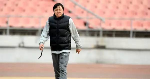 曾经的国安7号，如今的代理主帅。