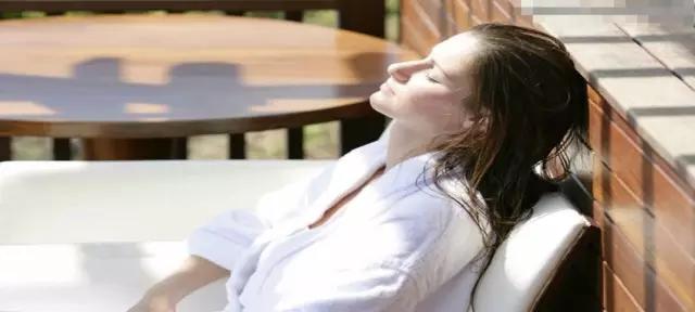 跟我练-动作再生：眼部太阳浴