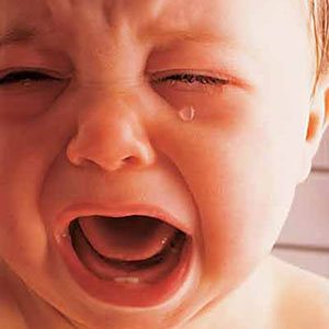 小孩子闹觉怎么哄,孩子哭闹不休怎么办高情商回复