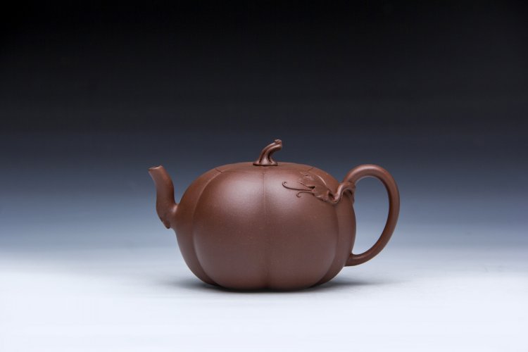 为啥紫砂壶是黄色的,为什么紫砂壶有绿色的呀