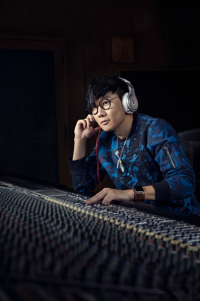 魔声魔音和beats哪个好,魔音耳机beats故事