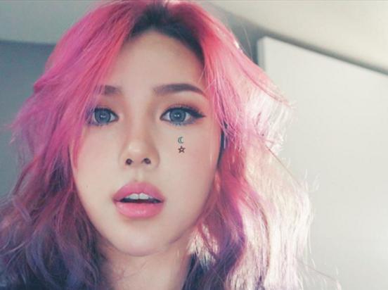 二次元的精灵系妆容 (二次元可爱穿越感妆容)