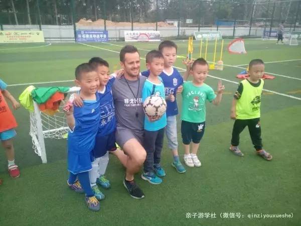 足球少儿体验课,成都菲戈足球学院暑期