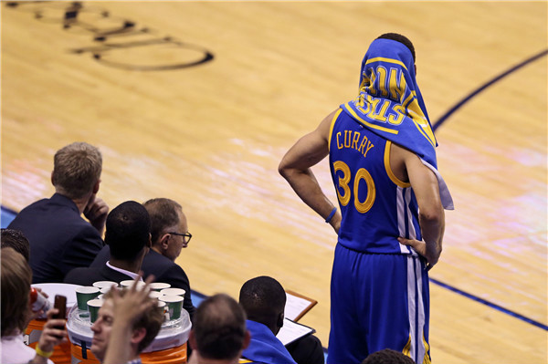 「前方」雷霆万钧中，卫冕冠军丢了魂