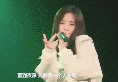 鞠婧祎上过几次微博热搜,鞠婧祎淡妆接受采访上热搜