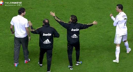 迪亚涅天津泰达,迪亚兹晒球衣被罚牌