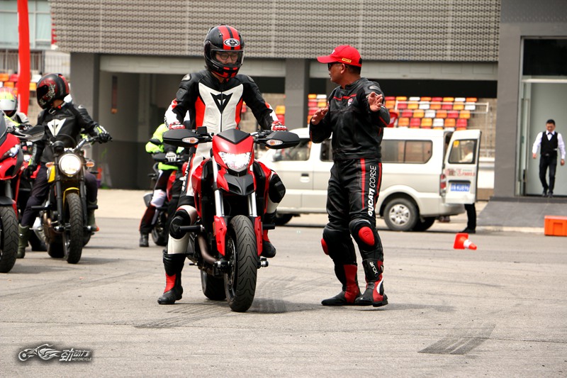 摩托赛事杜卡迪,杜卡迪摩托车锦标赛视频