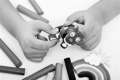 小朋友手上长红色大疙瘩,4岁男孩手上长满了小红疙瘩