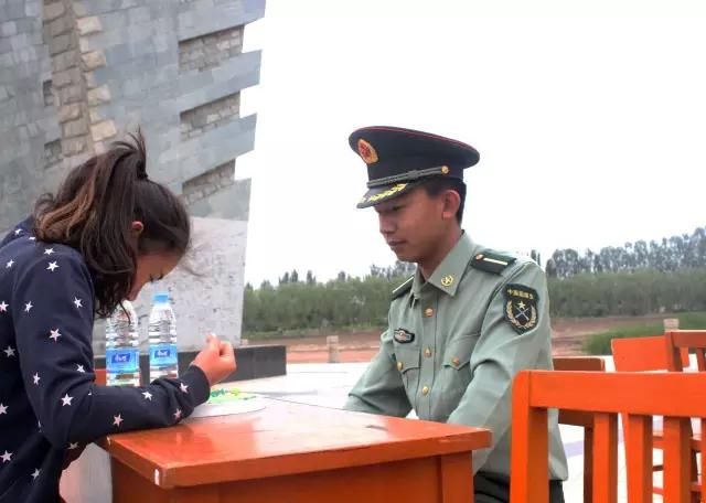 体验国防生“棋王杯”棋艺大赛现场