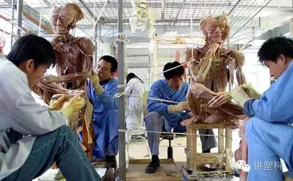 这家塑化公司靠发“死人财”也可以很酷？