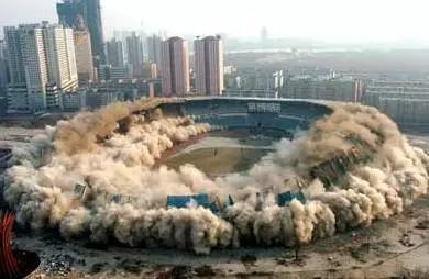 男儿有泪不轻弹中国军人,男儿有泪不轻弹天下足球