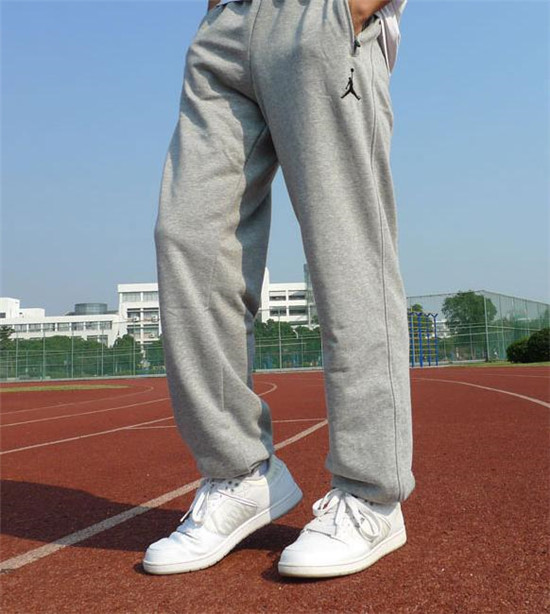 这才是正确穿裤子的方法,男生正确的穿裙子和裤袜