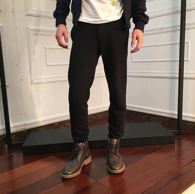 这才是正确穿裤子的方法,男生正确的穿裙子和裤袜