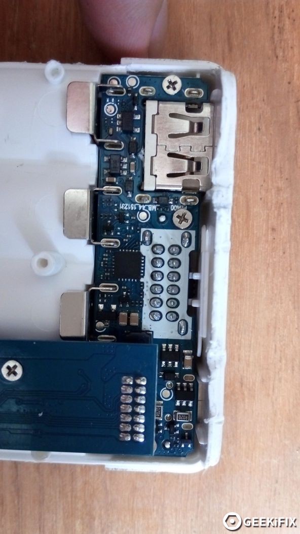 geekifix:紫5双向镍氢电池充电器拆解