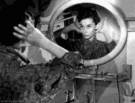 当你不化妆出门倒垃圾时遇到前任,如果你不想倒垃圾桶的话怎么办