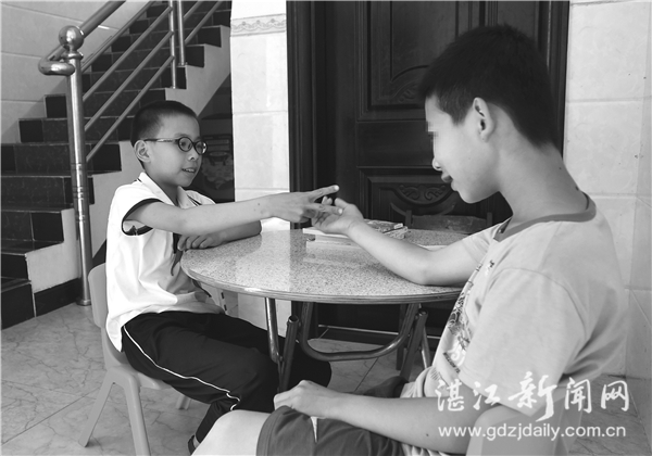 小孩的爱心故事,16岁男孩感动的故事