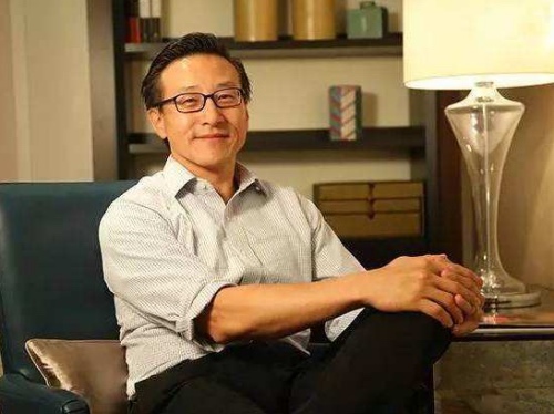 双刃剑体育成为大巴黎大陆及香港独家代理，猜猜羽生一双冰鞋拍出多少钱？｜懒熊早知道