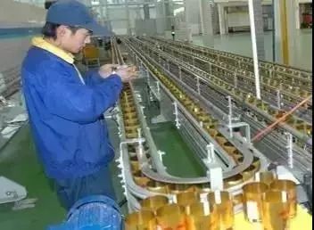 60岁靠100元起家致富,他60岁创业卖鸡汤年赚60亿