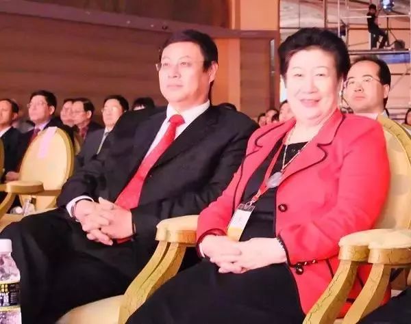 60岁靠100元起家致富,他60岁创业卖鸡汤年赚60亿