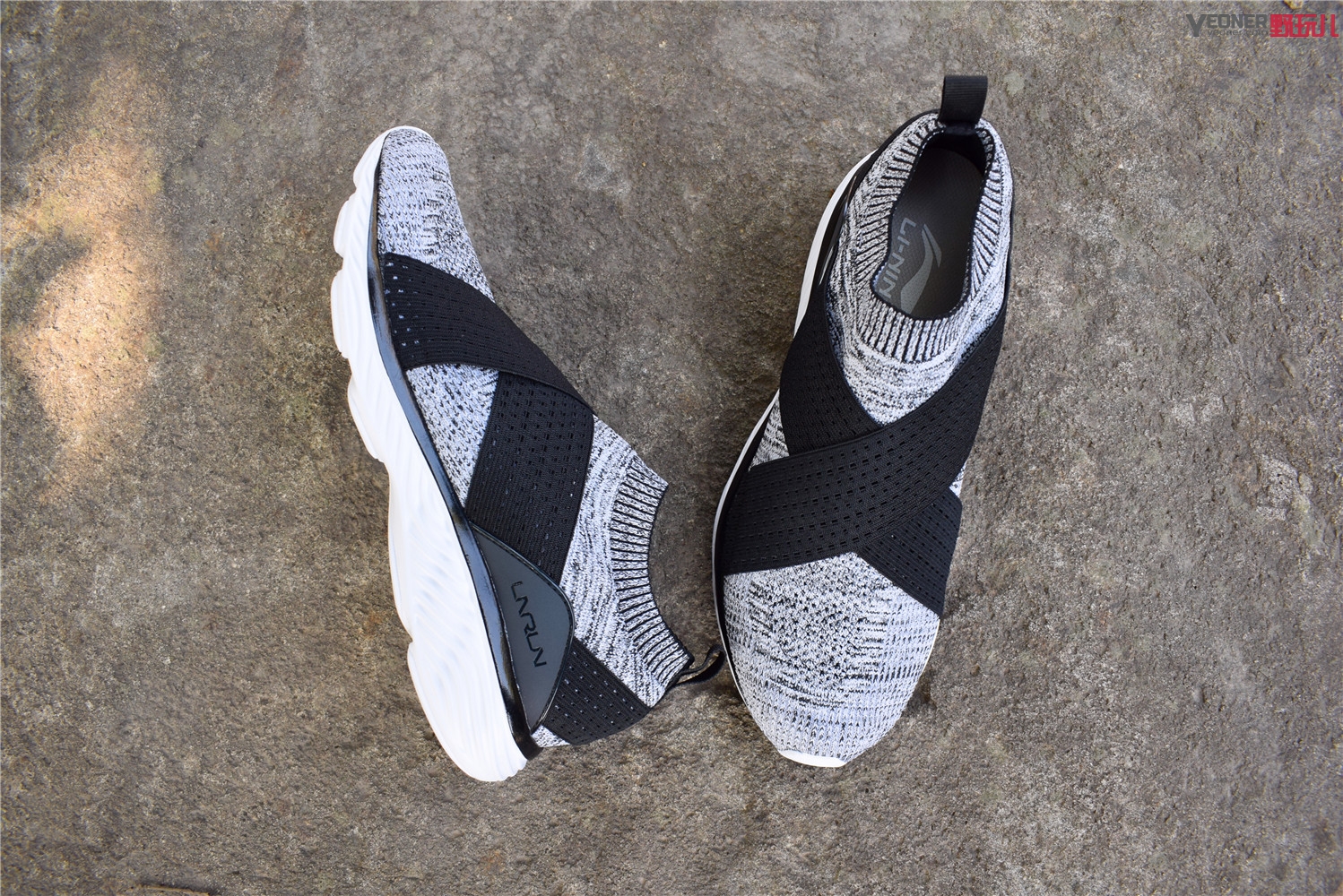 穿马拉松袜子跑步脚疼,李宁跑鞋袜套式