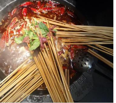 重庆串串火爆探店,重庆有哪些火爆的串串店