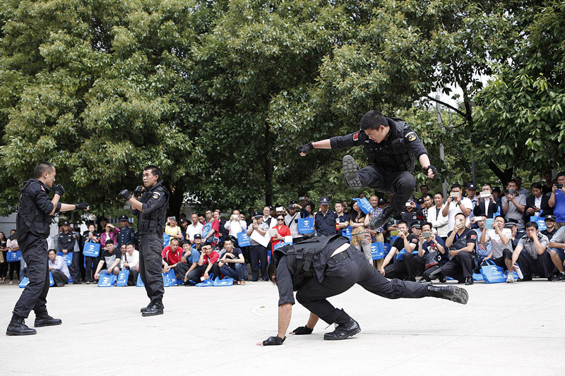 校园保安遇到突发事件,校园保安先打120还是先打110