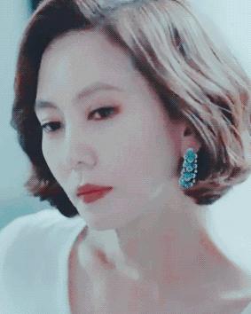 曾陷入小三、被*养包**传闻的女神公开承认整形，依然吊打少女幂和糖