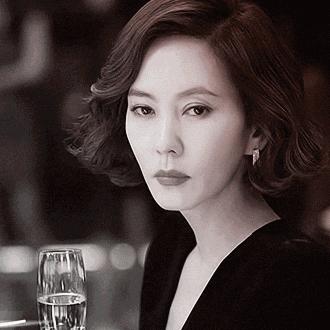 曾陷入小三、被*养包**传闻的女神公开承认整形，依然吊打少女幂和糖