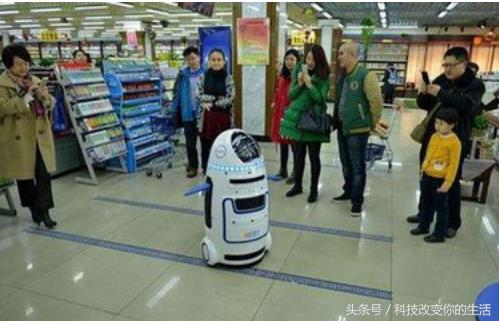 黑链科技爆料，看到书店里出现了不一样的售货员，我懵逼了……