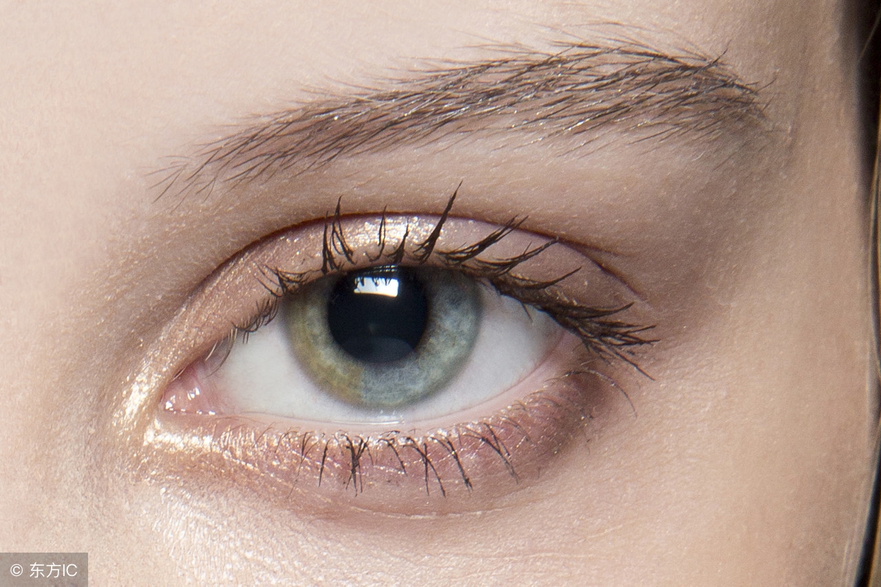 贫民窟女孩眼影拼多多买,新手美妆推荐好物平价