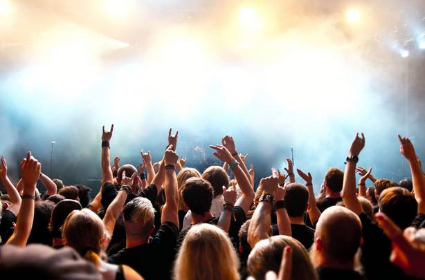 这家电商曾在美国敲钟上市，如今却退市，“女性百货商店”为何消亡？|大败局