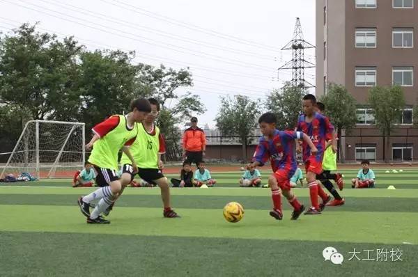 校园|活力调频现场直播大工附校精彩足球