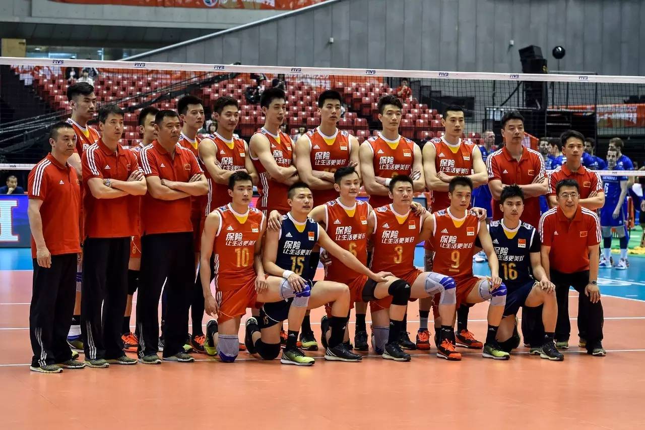 踢球的都是男模？男排队员表示不服！